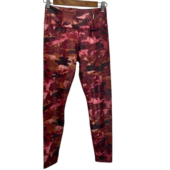 TAHARI SPORT LEGGINGS CAMOFLOUGE PATTERN ACTIVEWEAR PULL ON RED SIZE‎ SMALL - Picture 1 of 10
